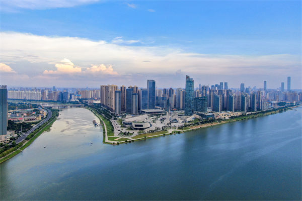 長沙戰(zhàn)略咨詢公司如何為企業(yè)定制差異化競爭戰(zhàn)略？