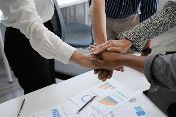 跨文化管理對企業(yè)全球化戰(zhàn)略實施的影響及應對策略？